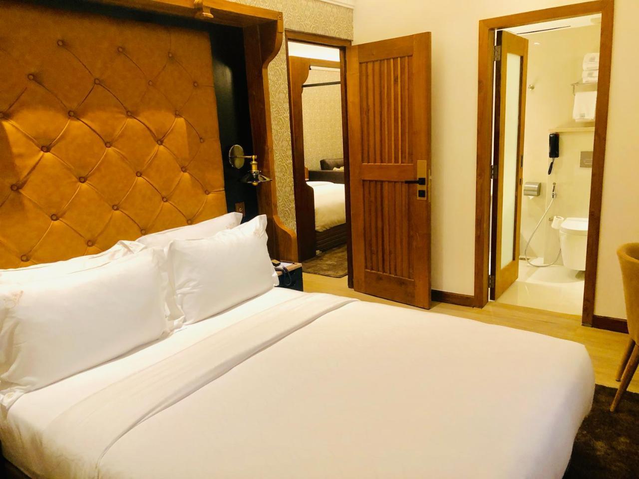 The Radh Hotel 康提 外观 照片